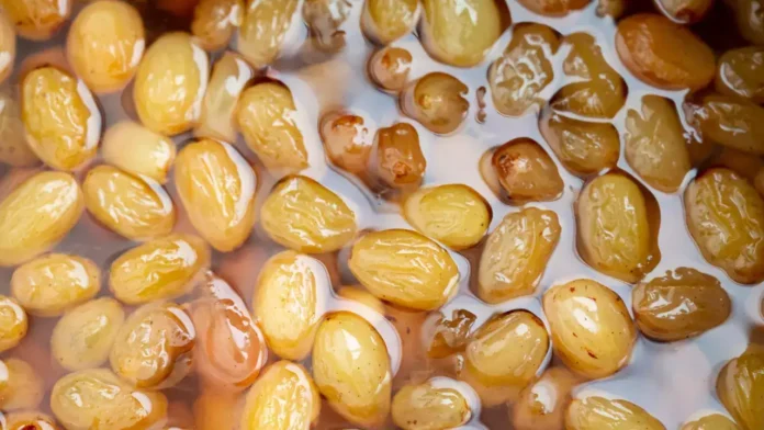 The Hidden Elixir | Unlocking the Powerful Benefits of Raisin-Infused Water