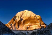 Mount Kailash: রহস্য ঘেরা যে পবিত্র শৃঙ্গ আজও মানুষের পদচিহ্নের অপেক্ষায়!!!!